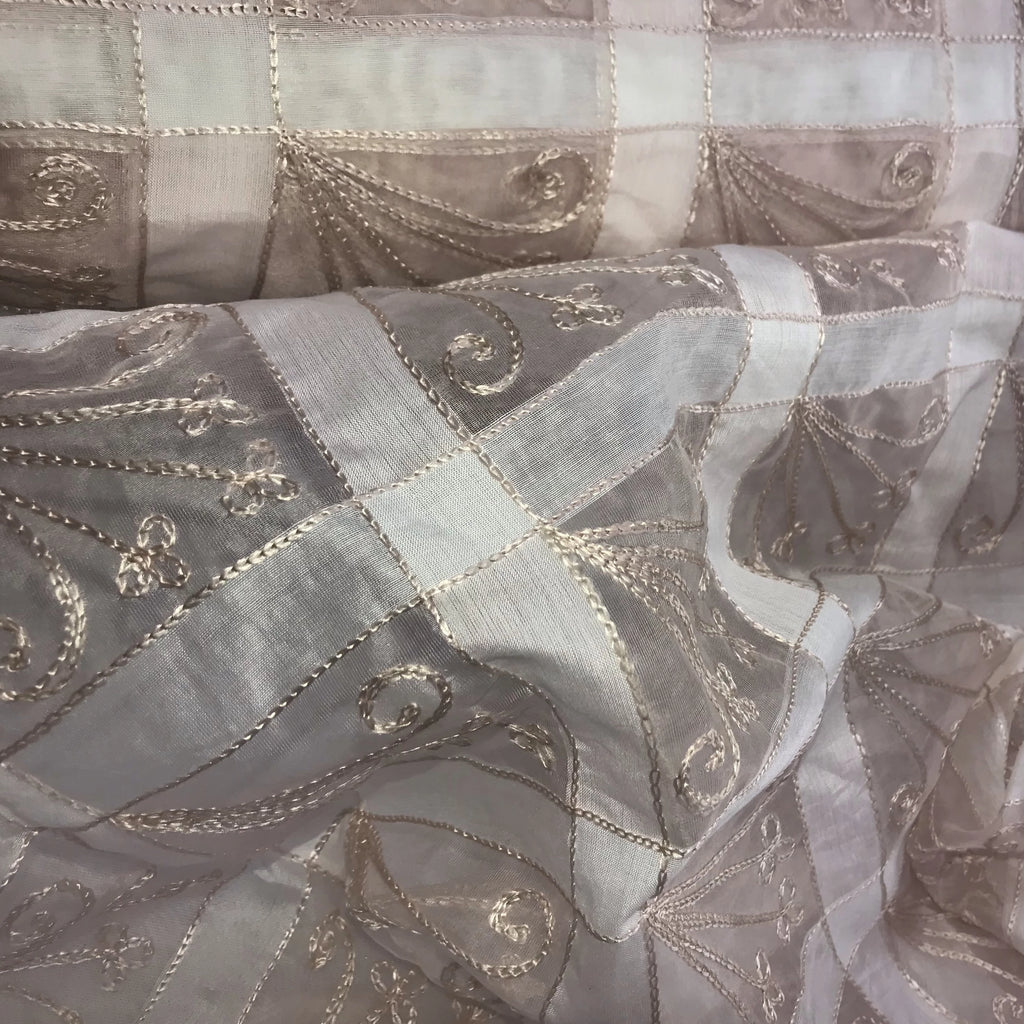 Checkerboard Floral Pattern Linen Embroidery