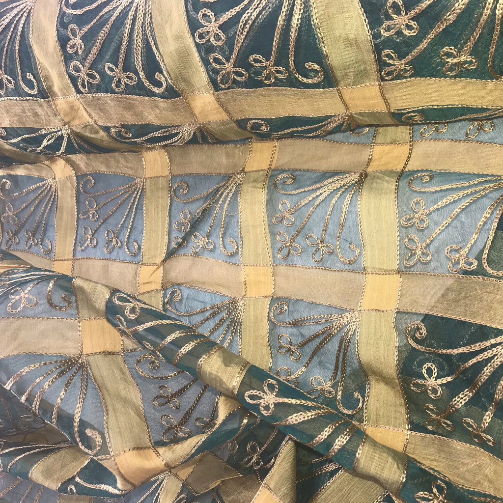 Checkerboard Floral Pattern Linen Embroidery